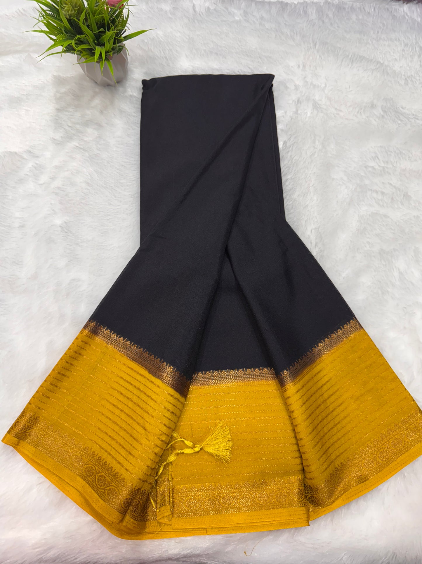 Crape Plain KW Border Stripes