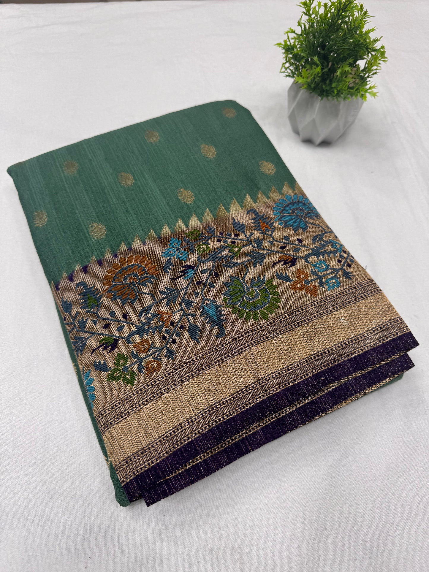 Tassur Paithani Contrast