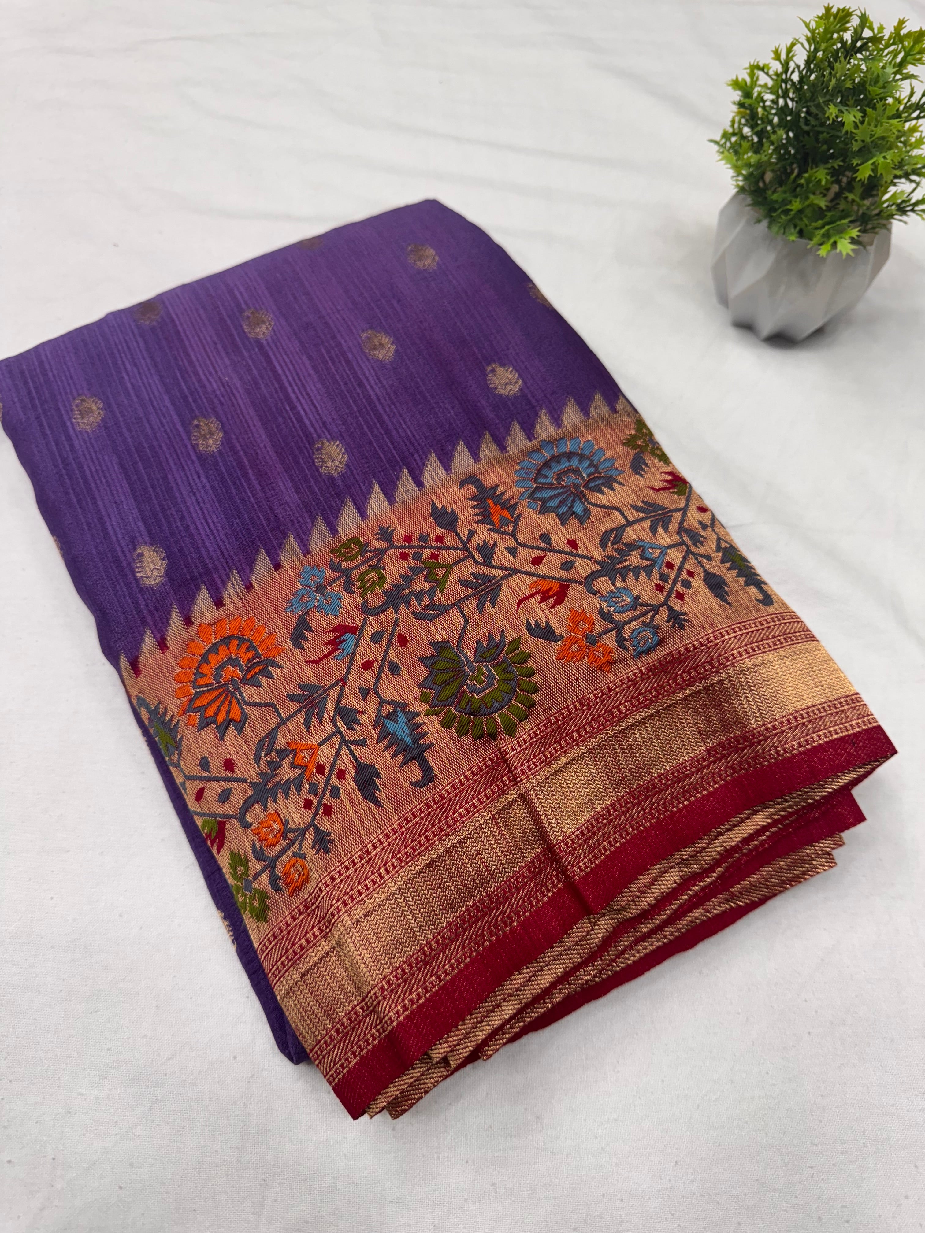 Tassur Paithani Contrast