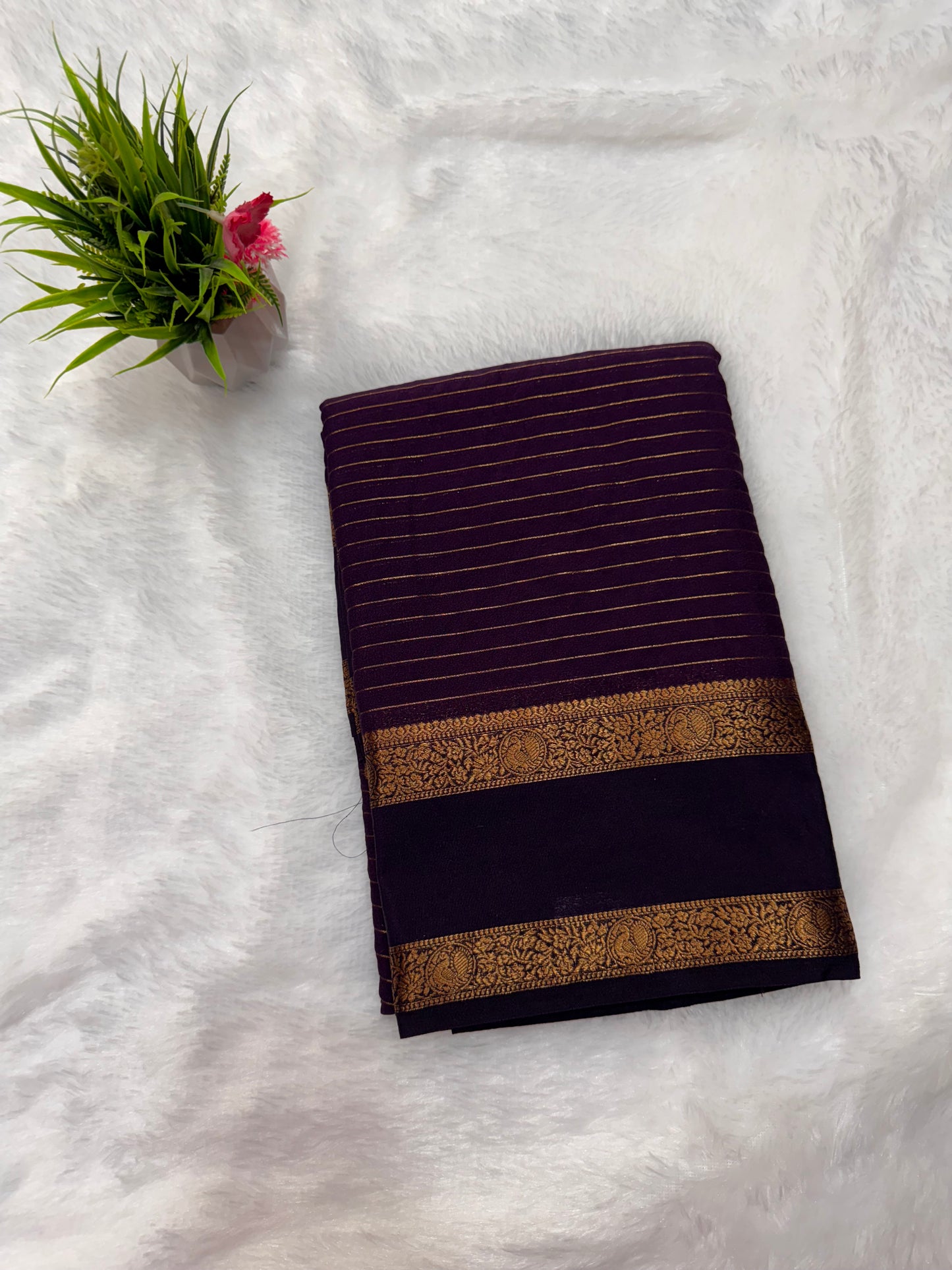 Crepe peacock border with bentex