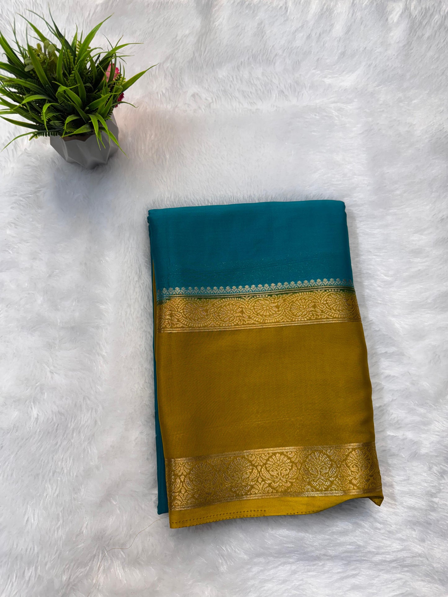 Semi Crepe Bentex Peacock Border