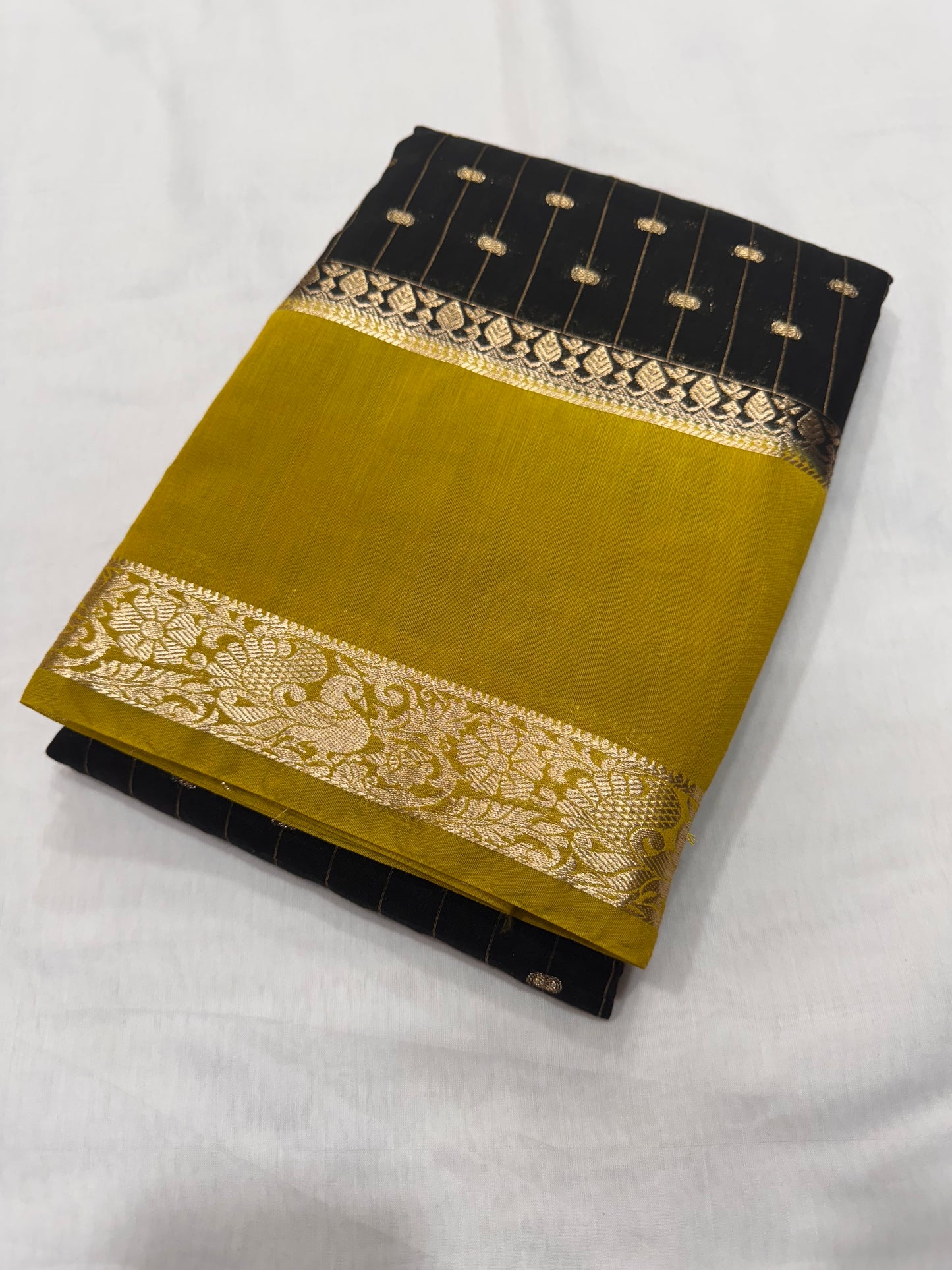 Crape bentex with peacock border