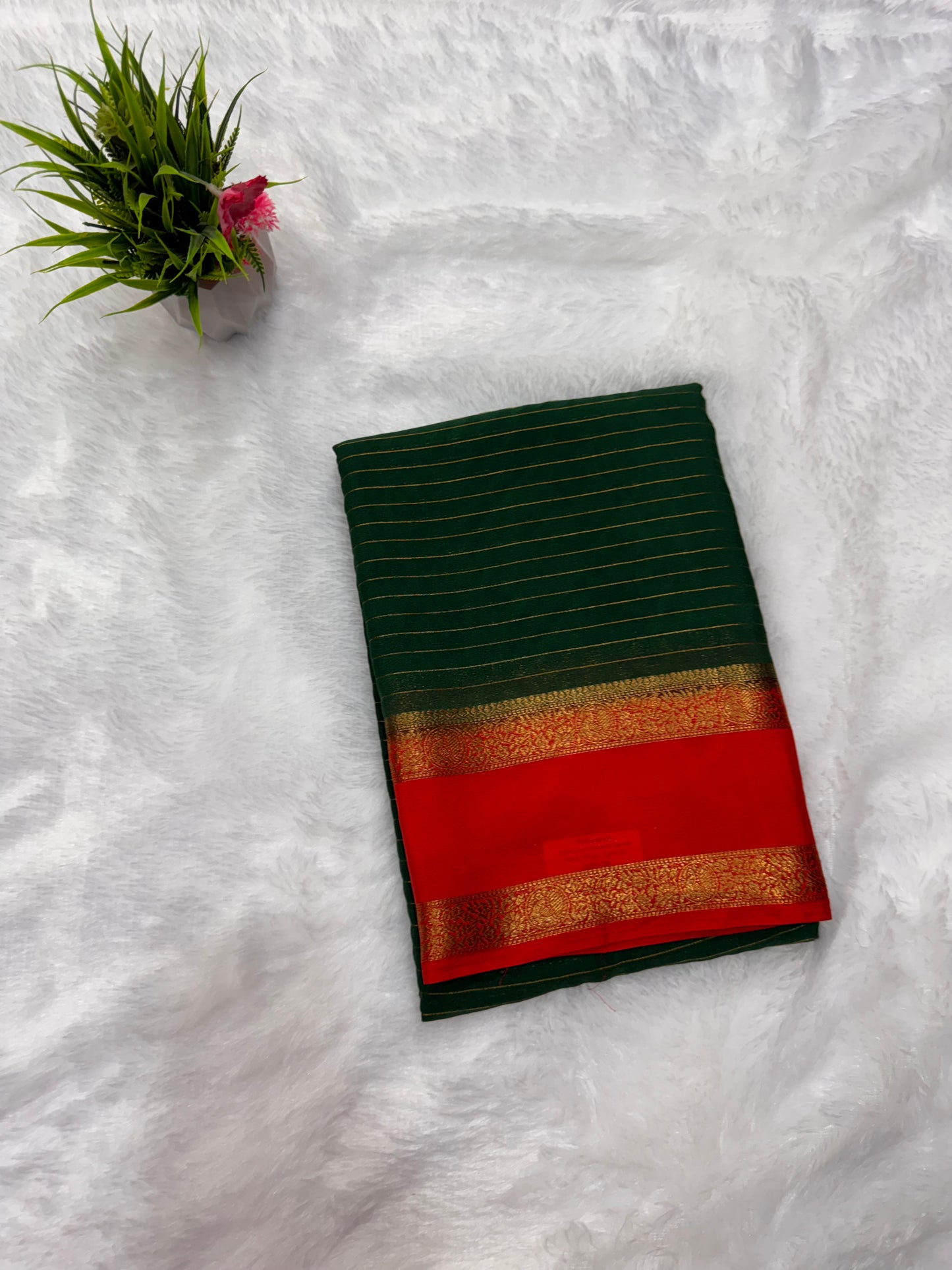 Crepe peacock border with bentex