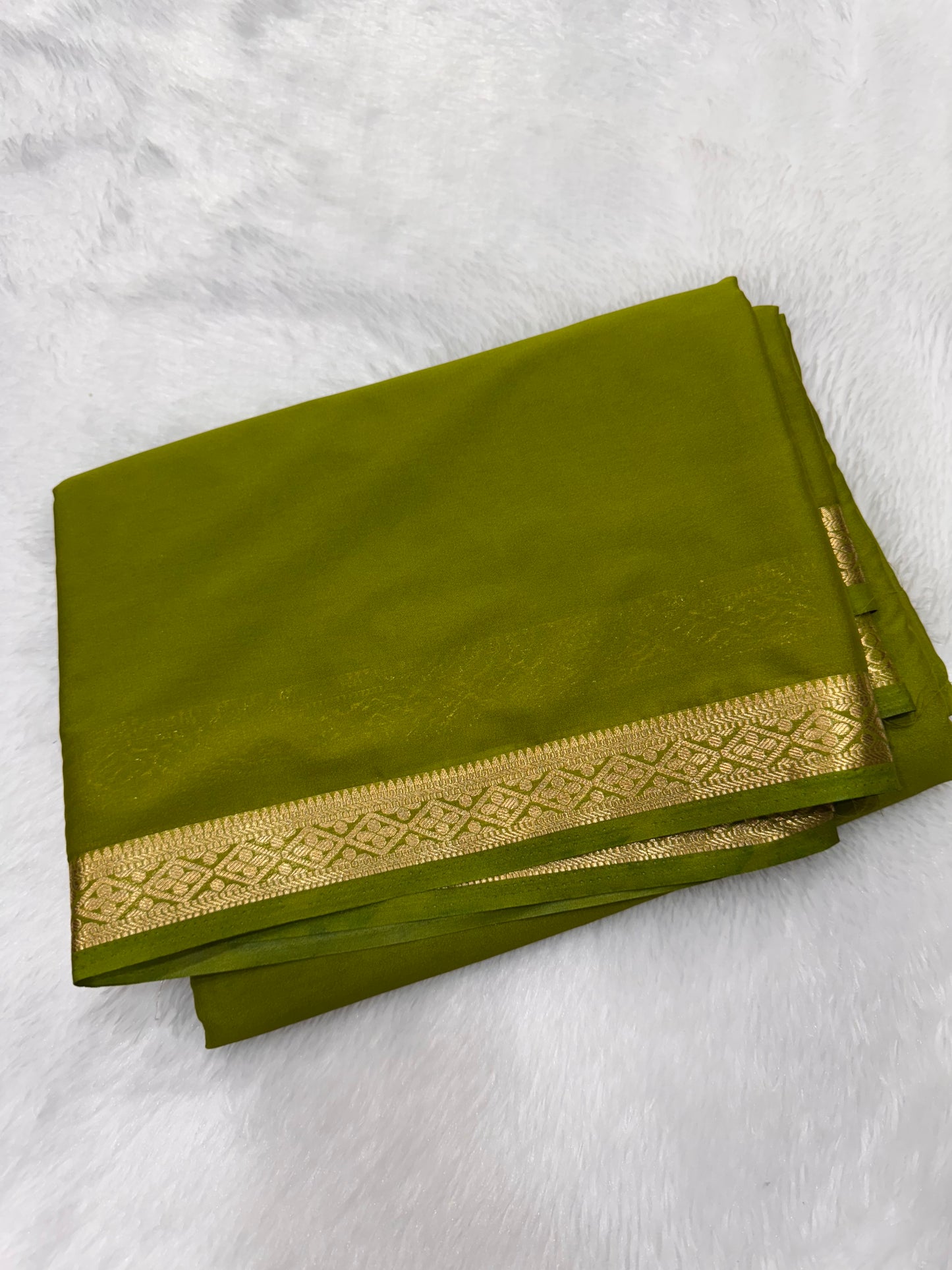 Semi Crepe Rambos border