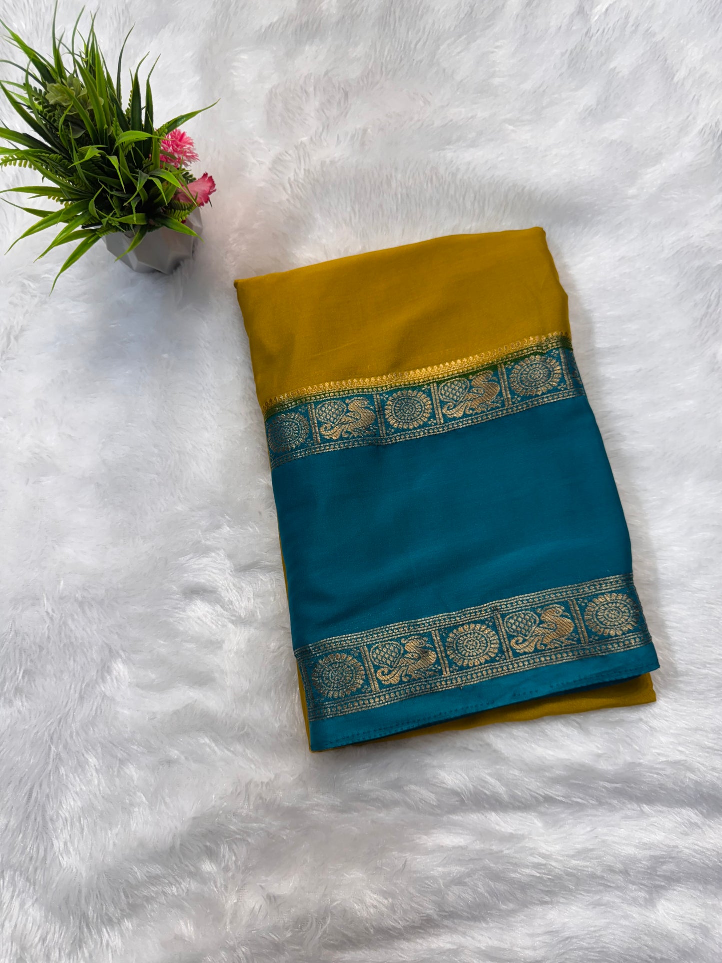 Semi Crepe Bentex Peacock Border -2