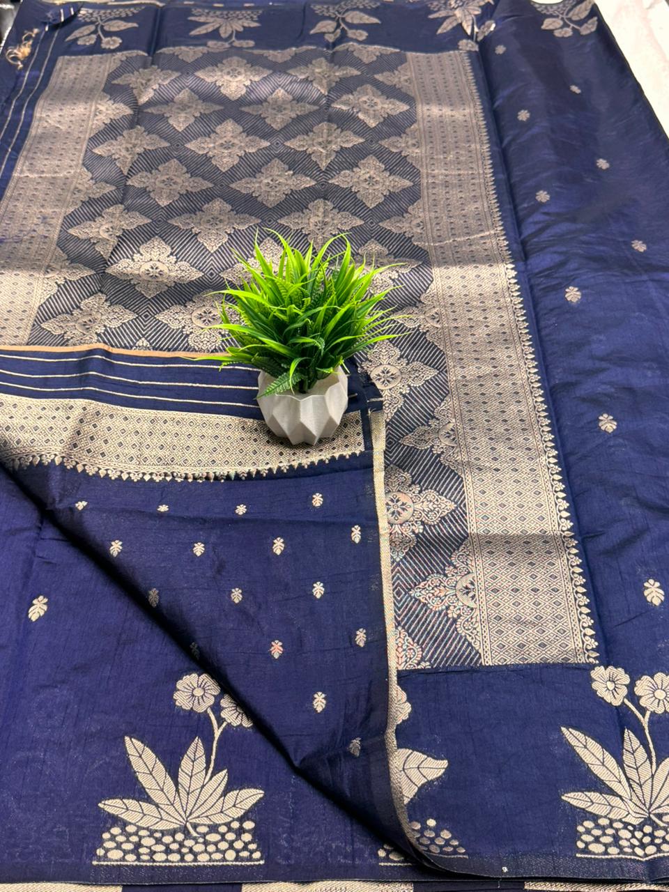 Dola BorderLess Flower