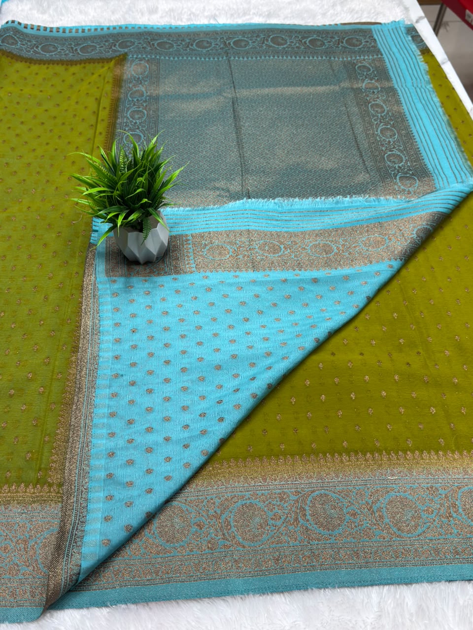 Khaddi Georgette Coco Zari