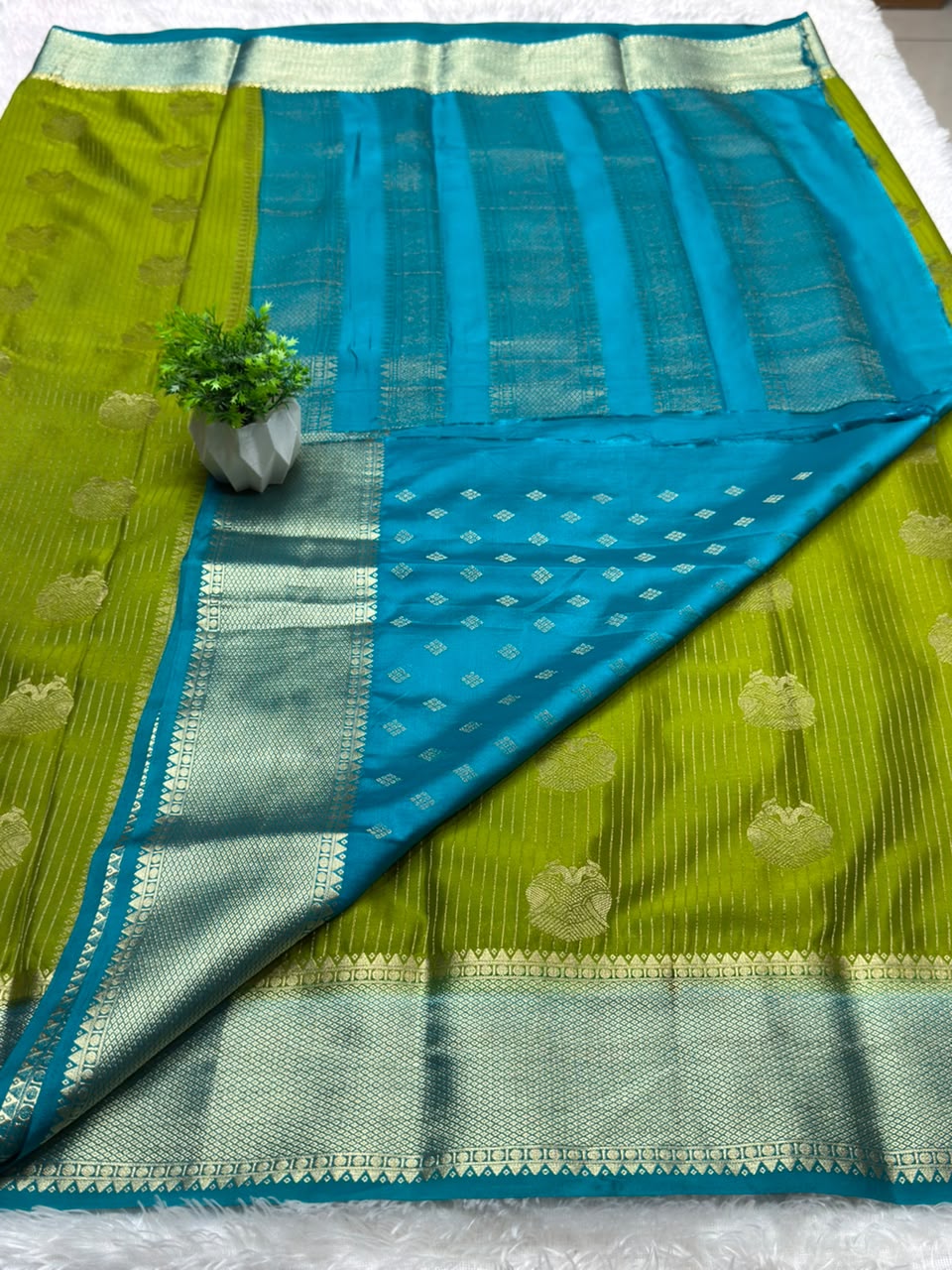 GandaBerunda Stripes Crepe Contrast