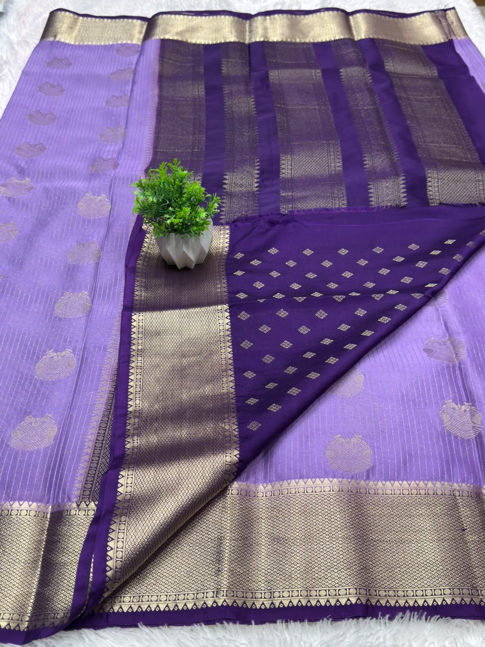 GandaBerunda Stripes Crepe Contrast