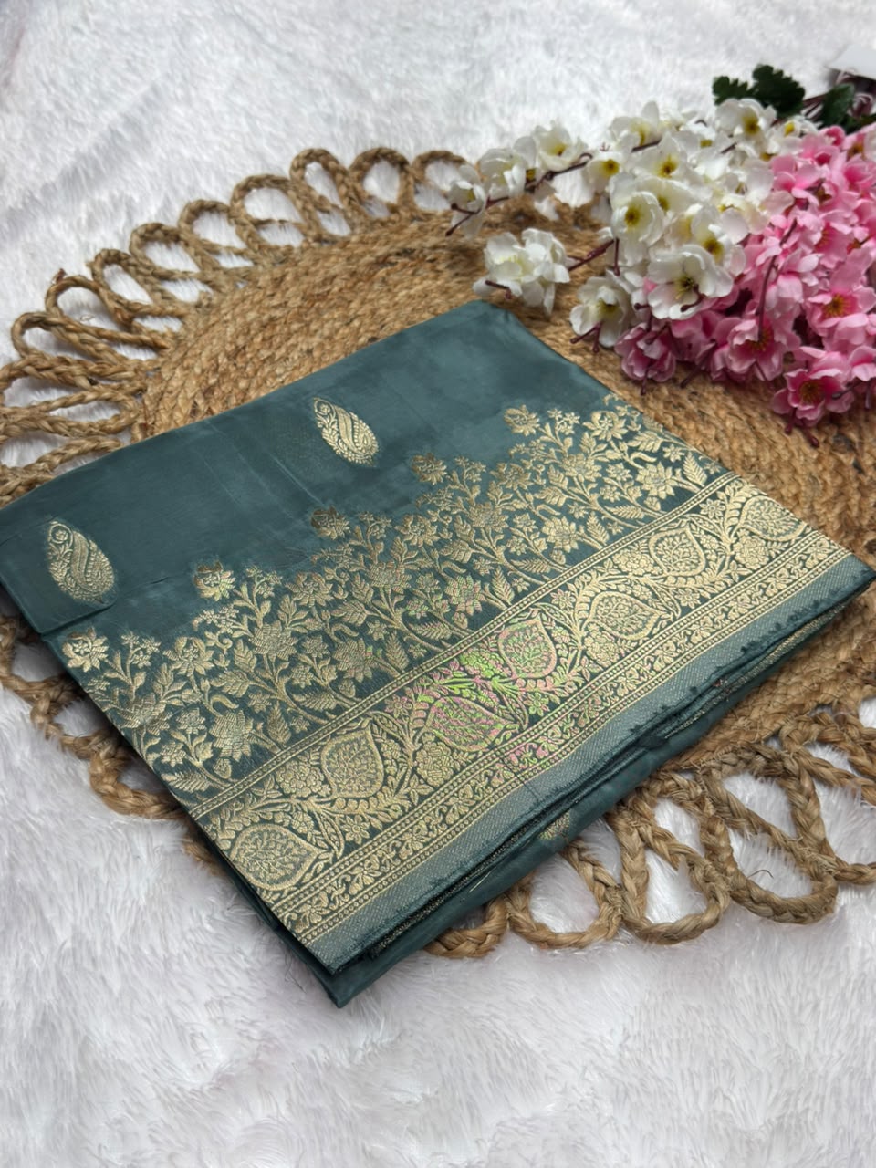 BorderLess Rich Pallu