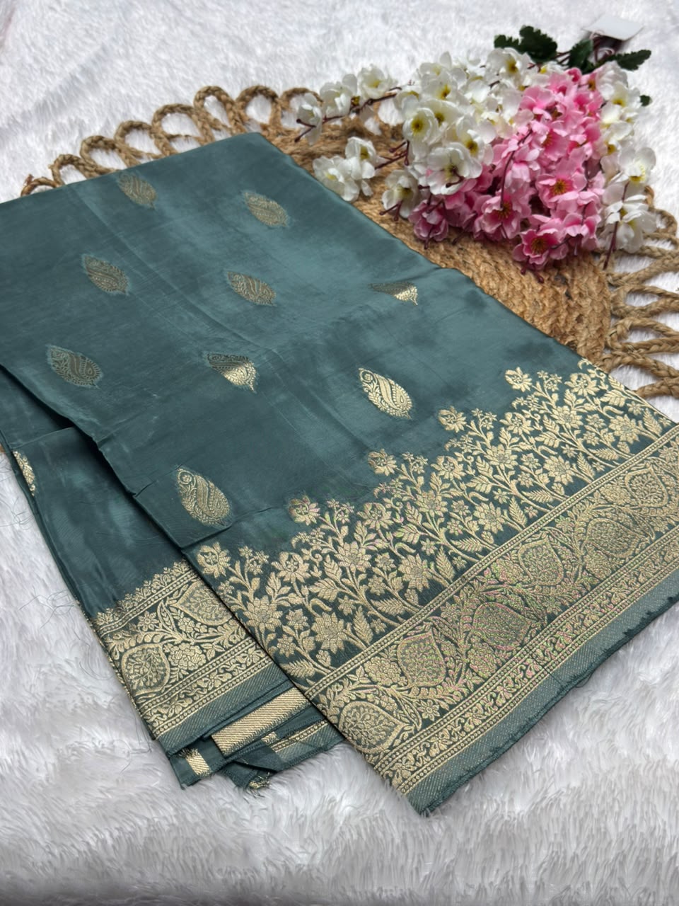 BorderLess Rich Pallu