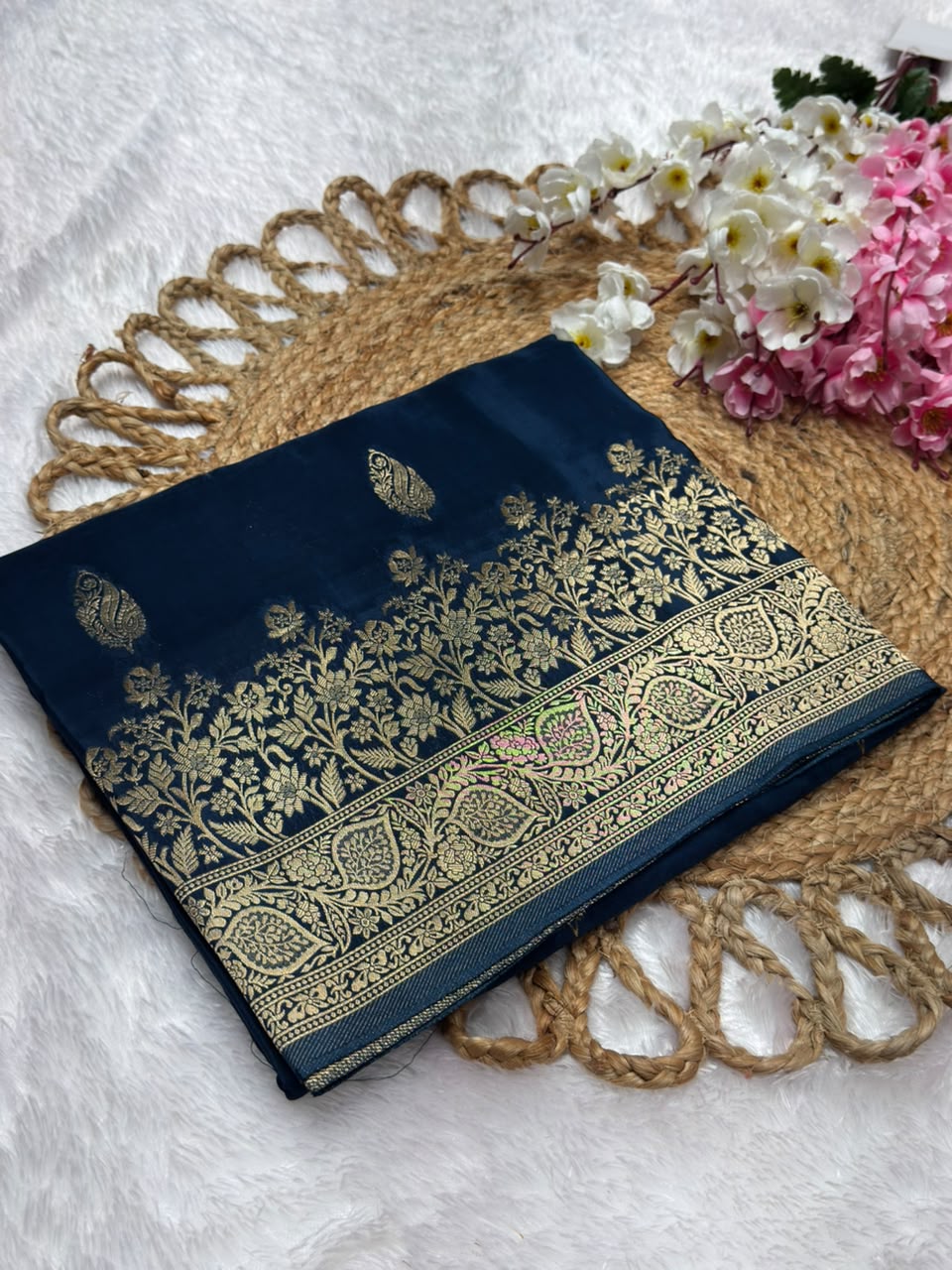 BorderLess Rich Pallu