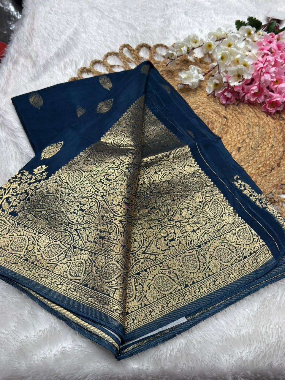 BorderLess Rich Pallu