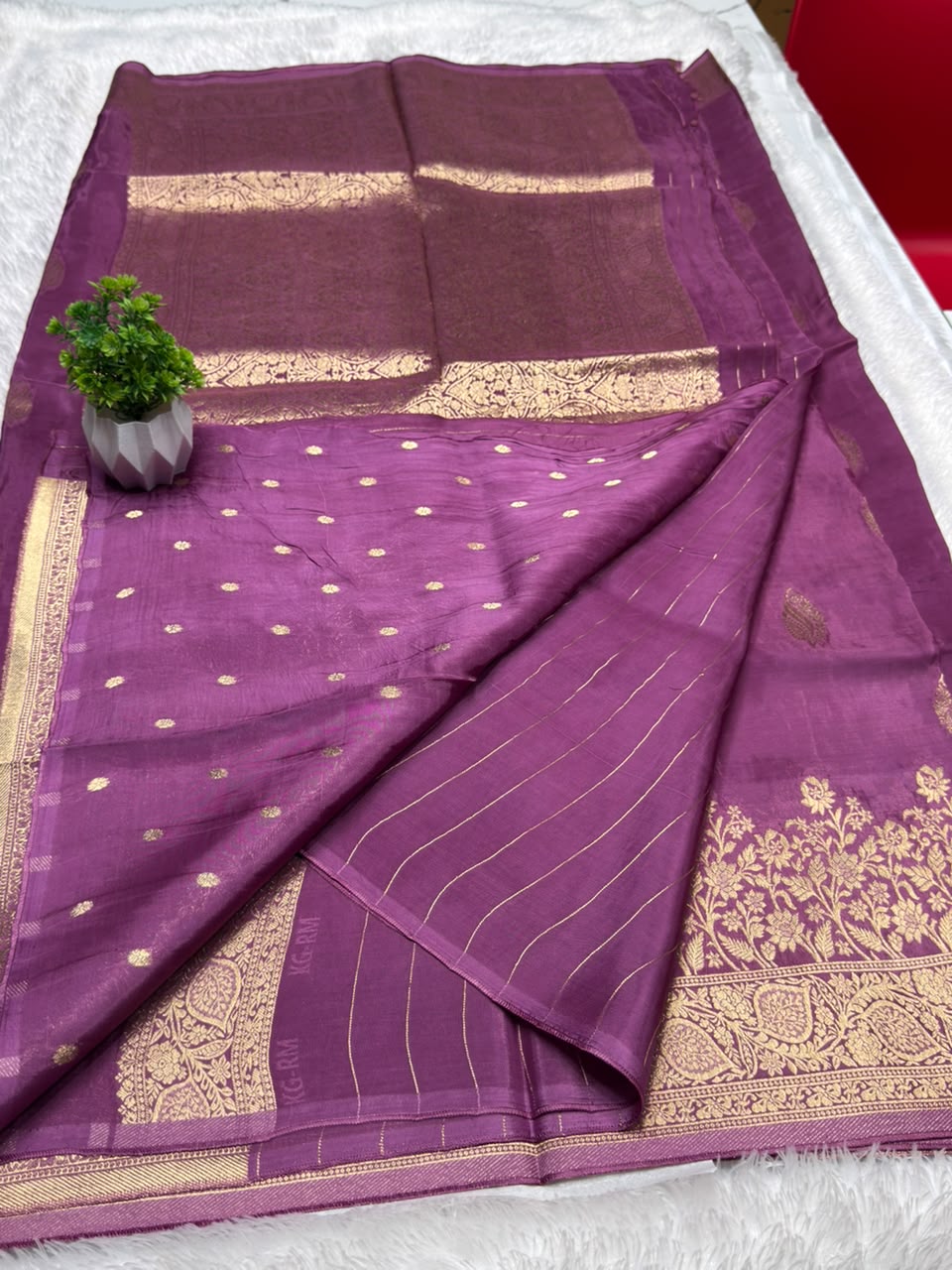 BorderLess Rich Pallu