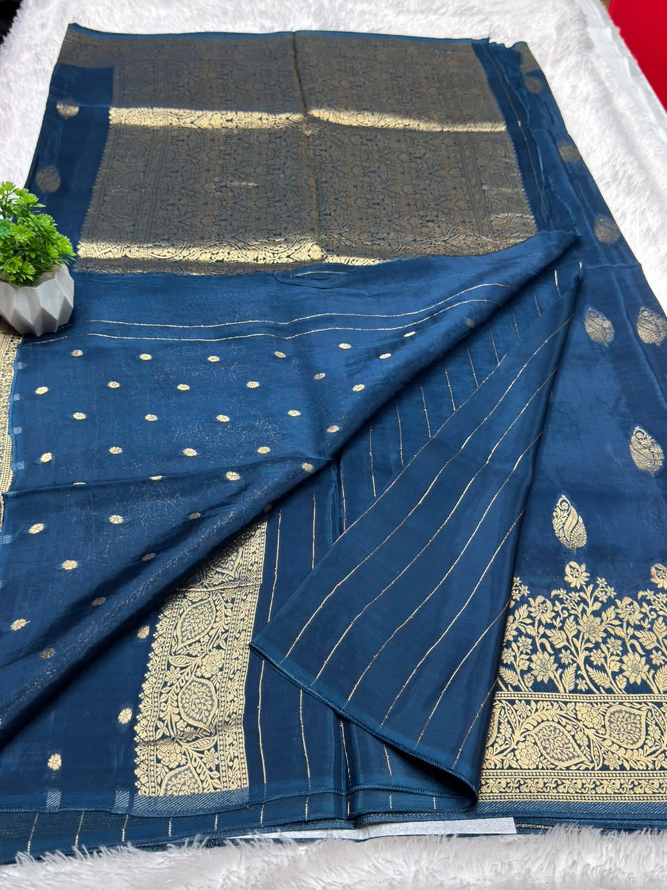 BorderLess Rich Pallu