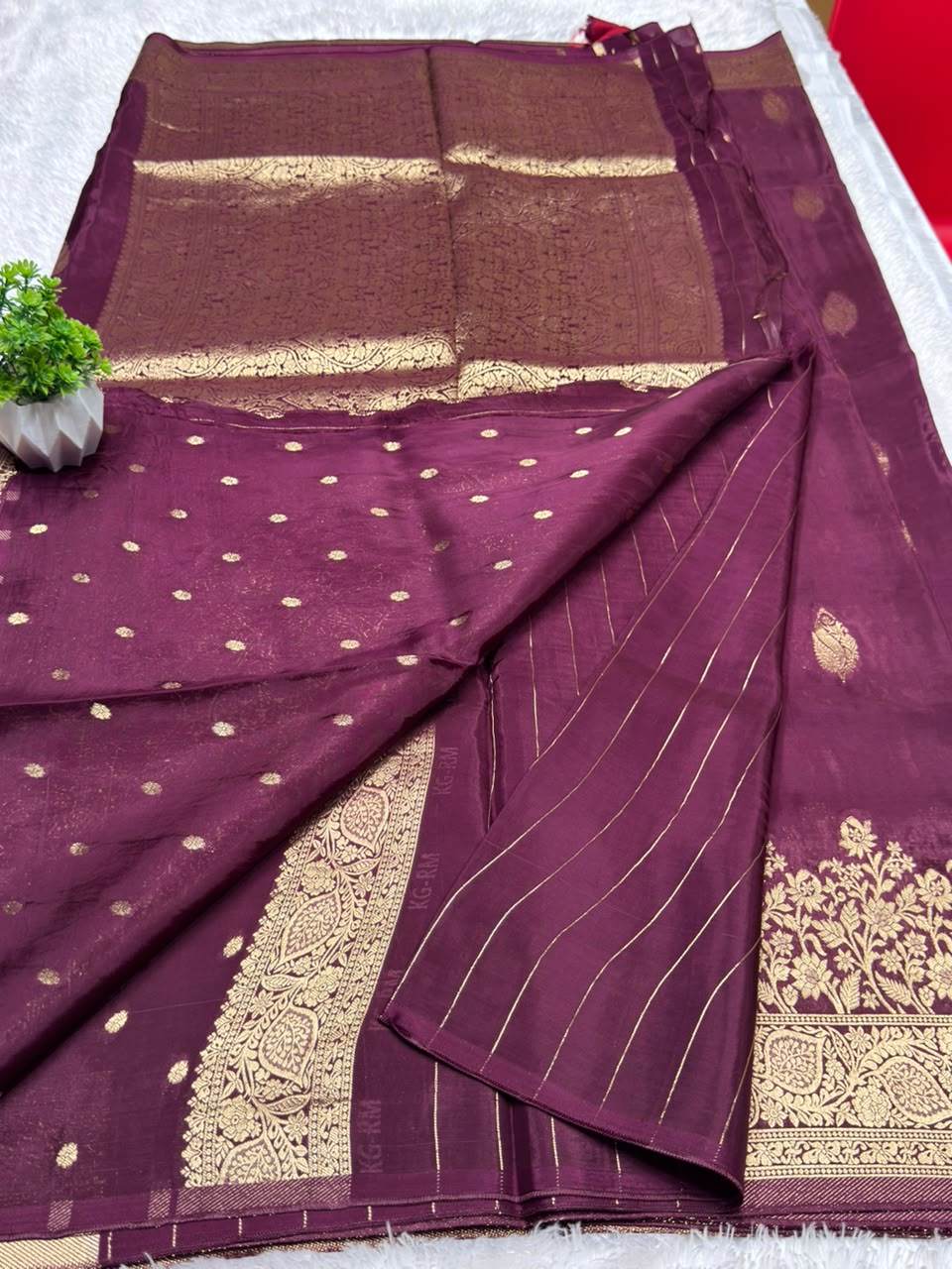 BorderLess Rich Pallu