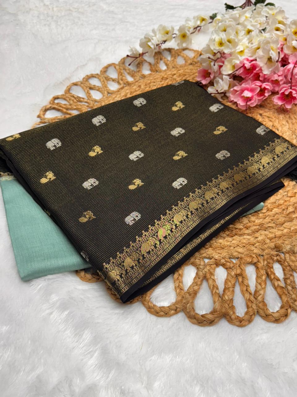 Elephant Munga Contrast