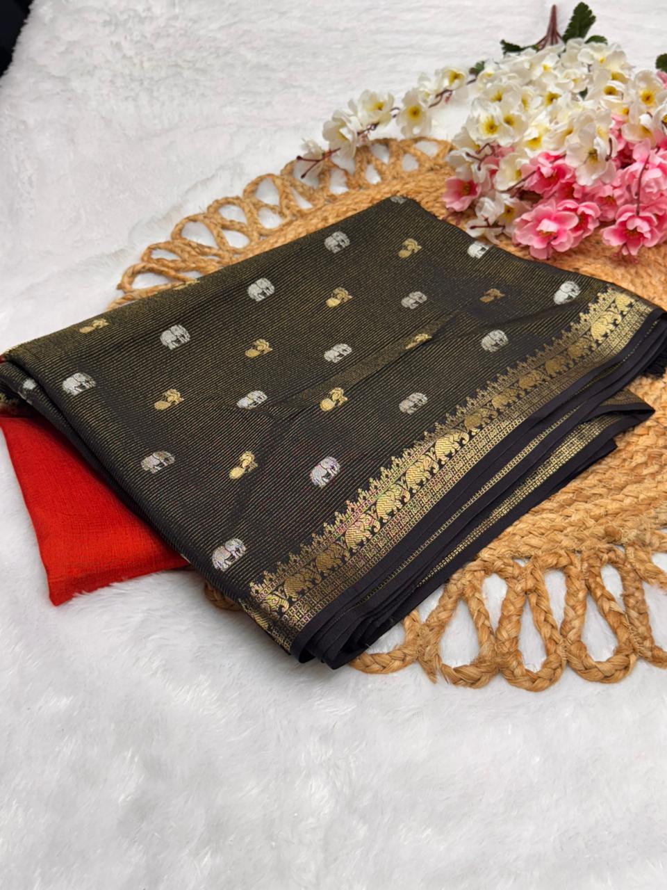 Elephant Munga Contrast