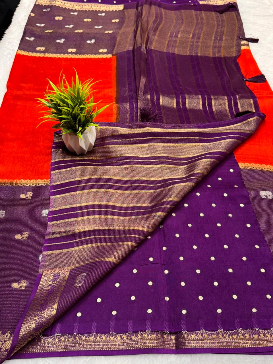 Elephant Munga Contrast