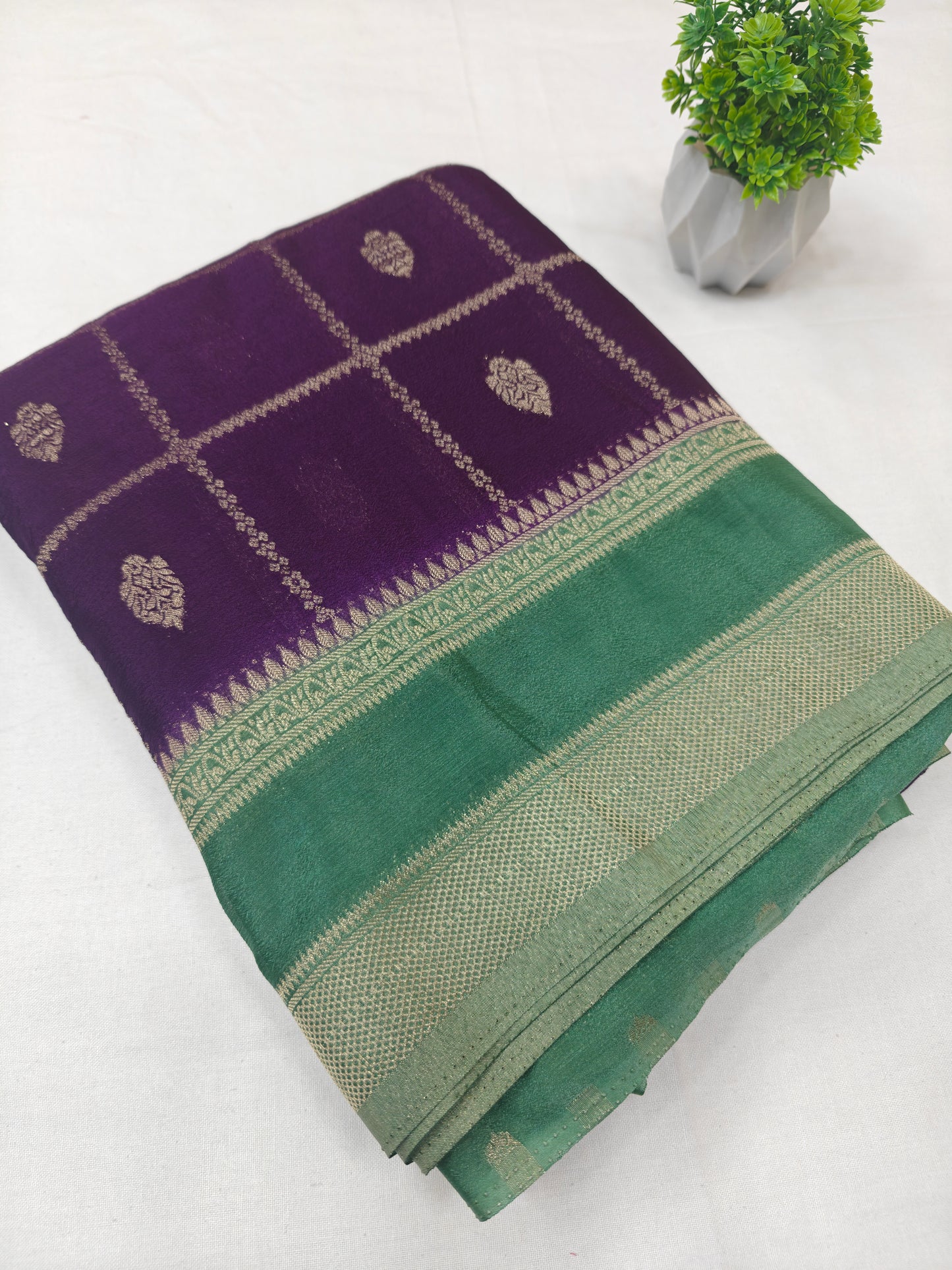 Varalaxmi Chex Butta Contrast