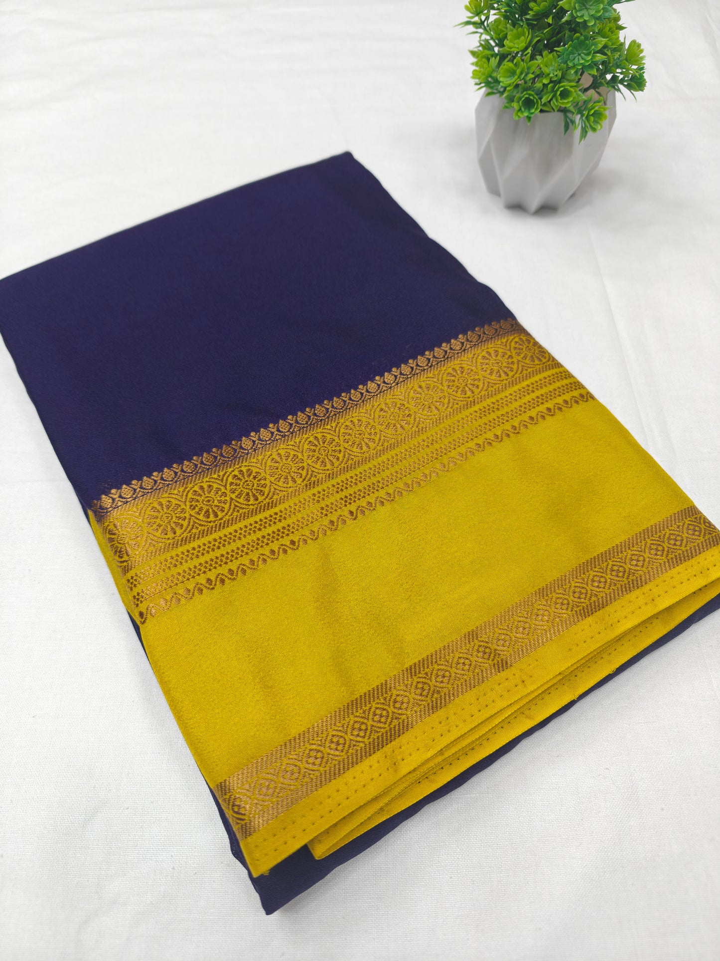 Crepe Plain kw Circle Border