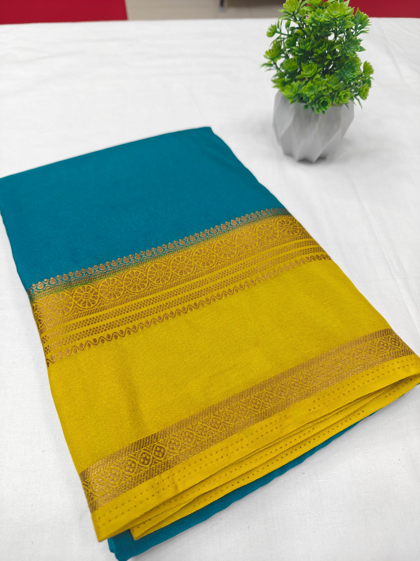 Crepe Plain kw Circle Border