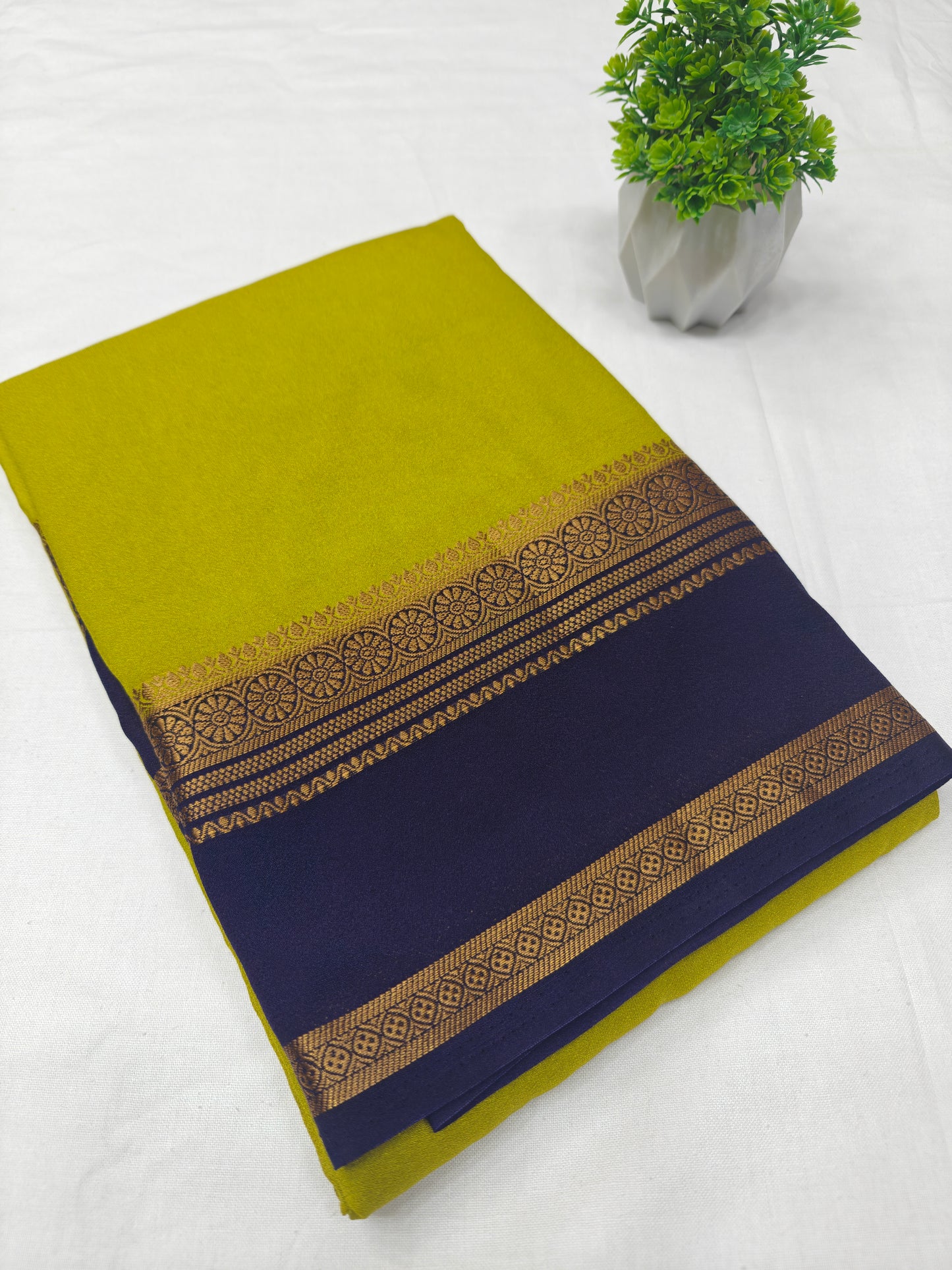 Crepe Plain kw Circle Border