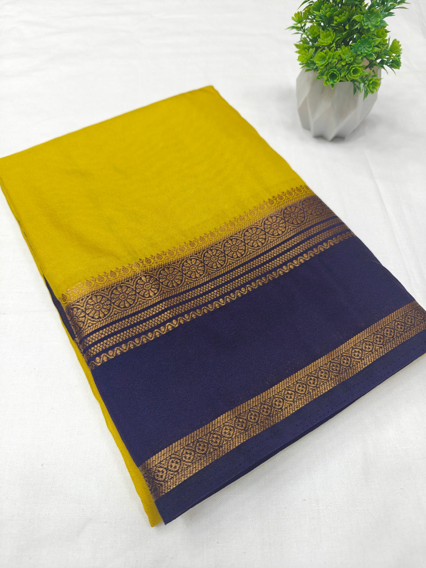 Crepe Plain kw Circle Border