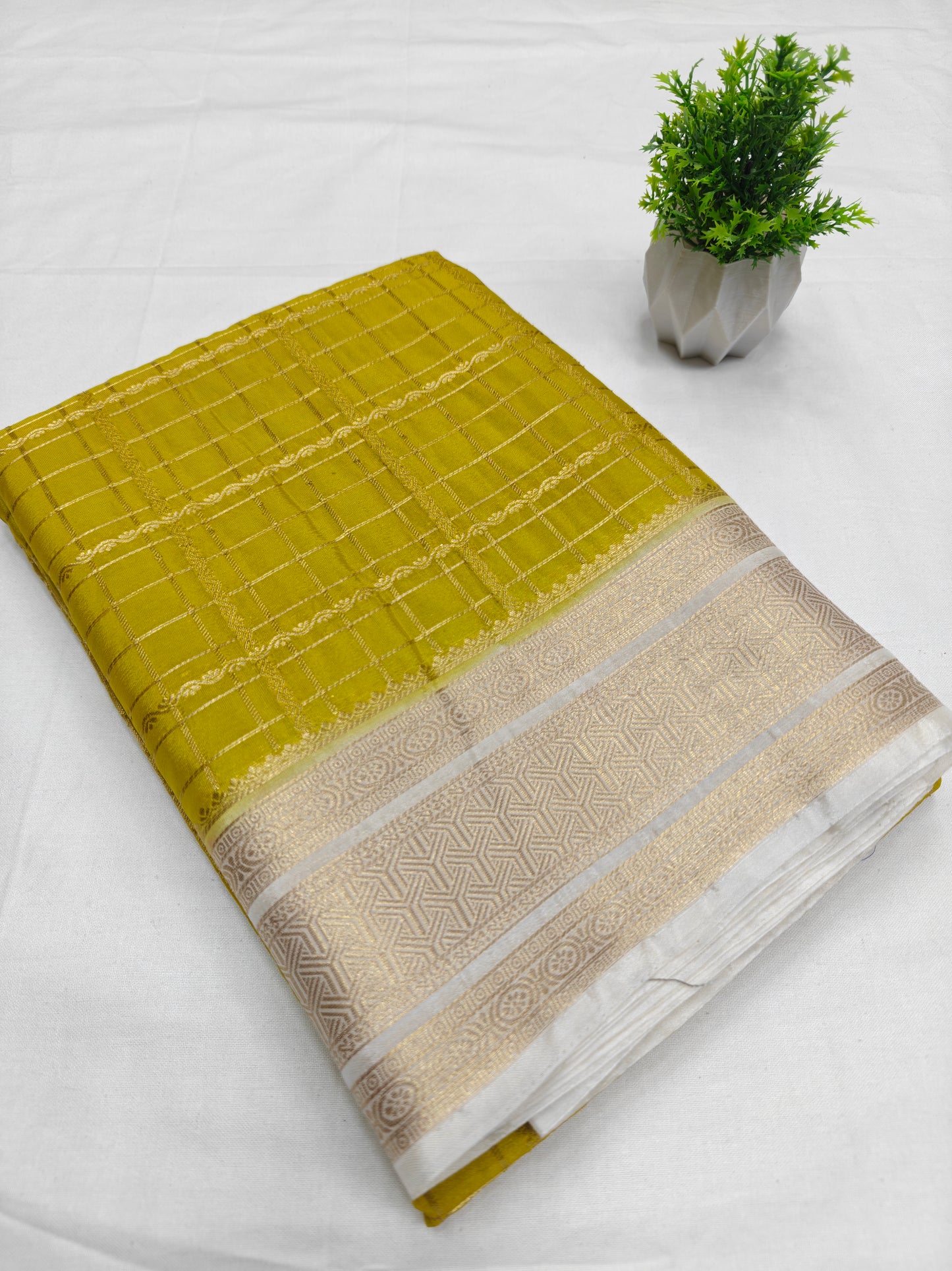 Pure Checks Contrast