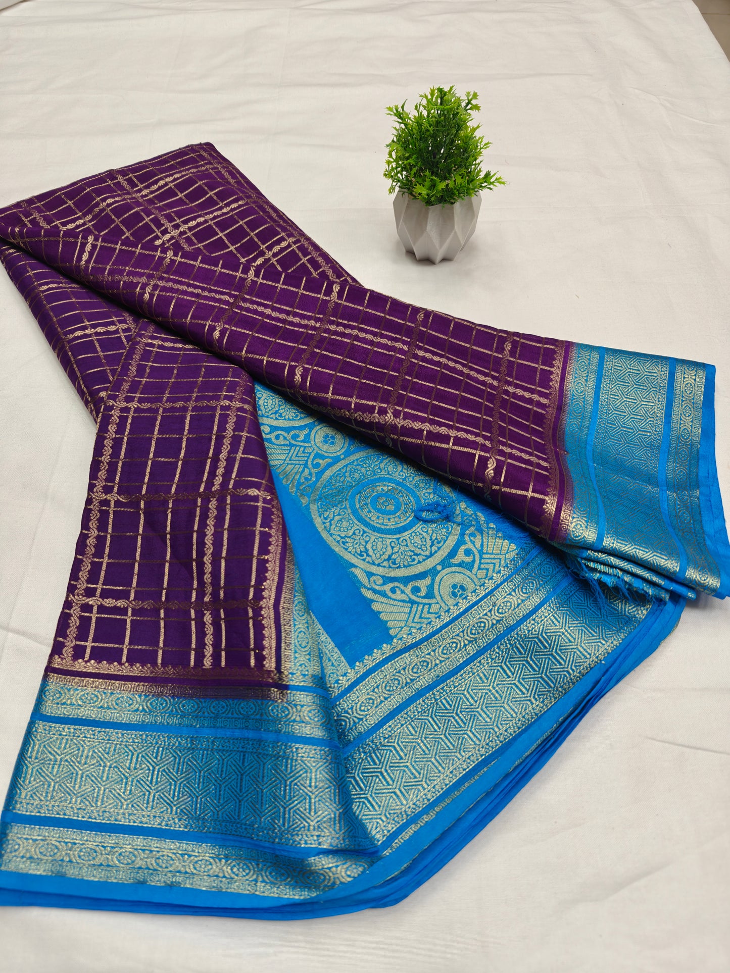 Pure Checks Contrast