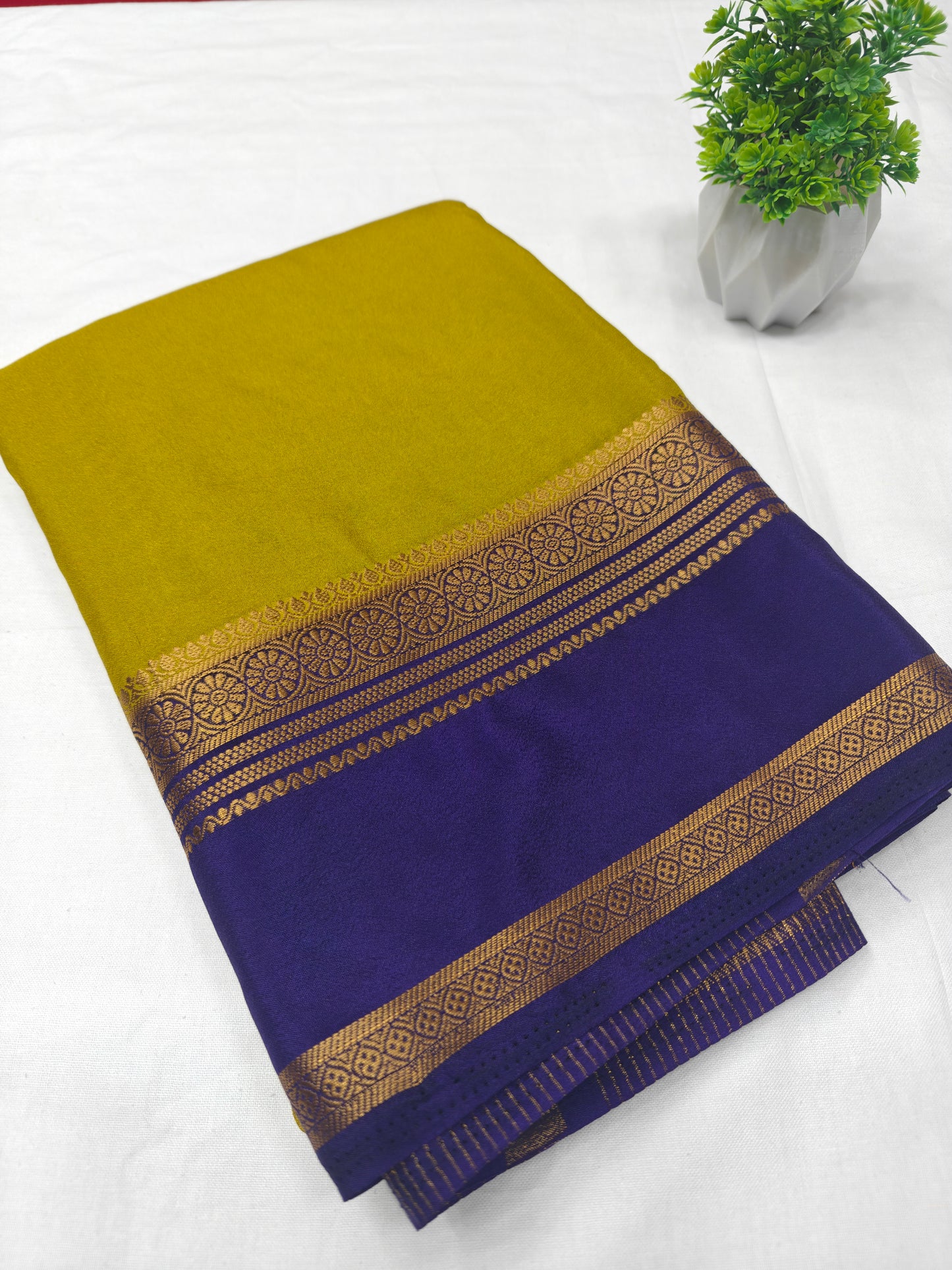 Crepe Plain kw Circle Border