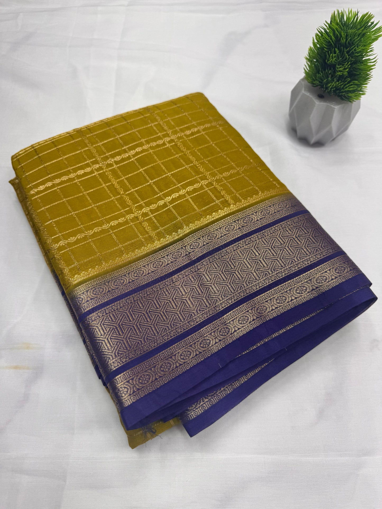 Pure Checks Contrast