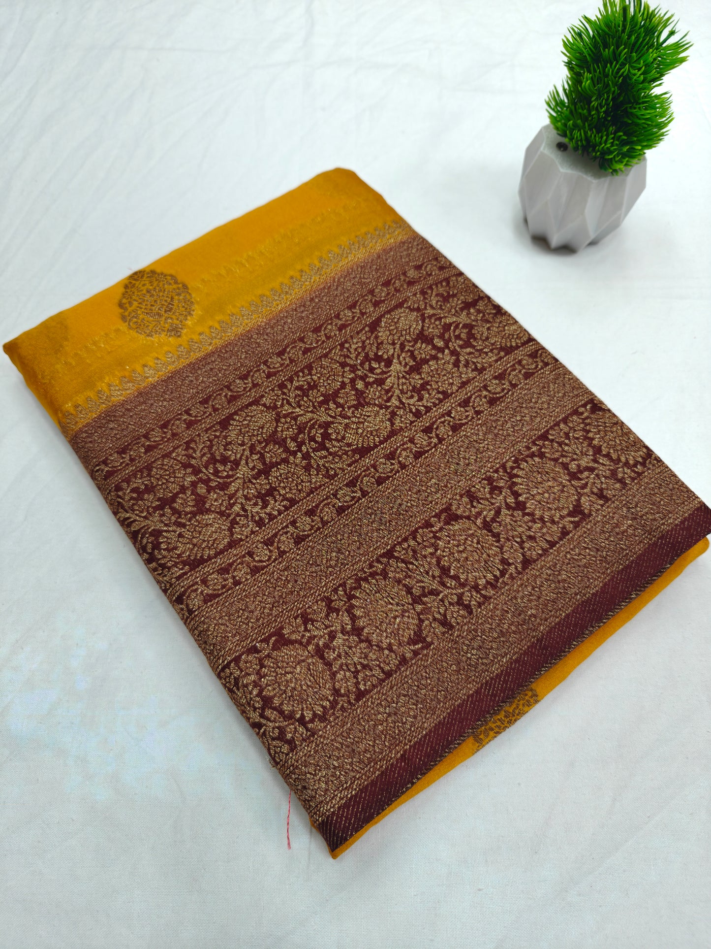 Khaddi Chinnon coco Butta