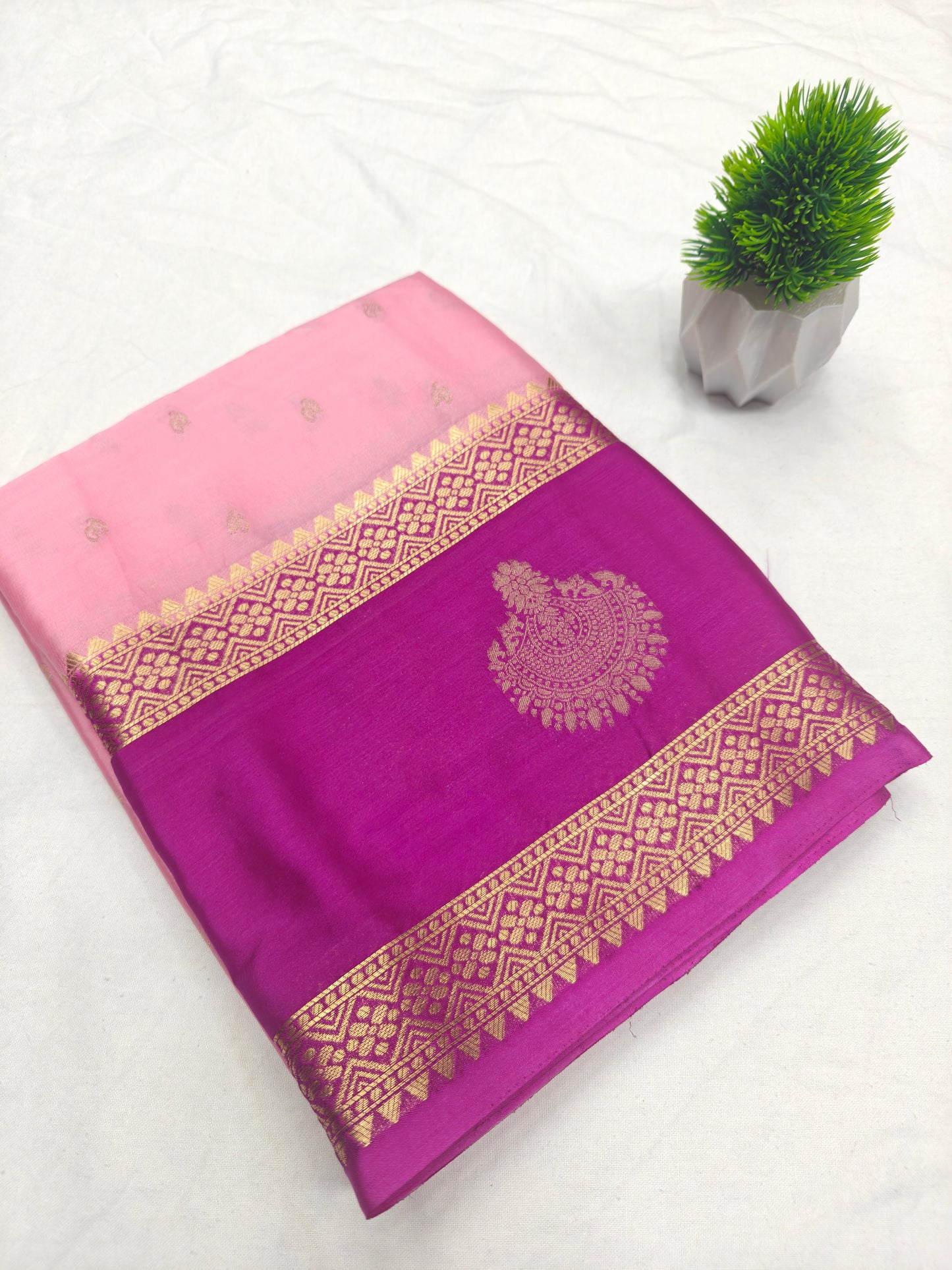 Jumka Contrast Rich Pallu