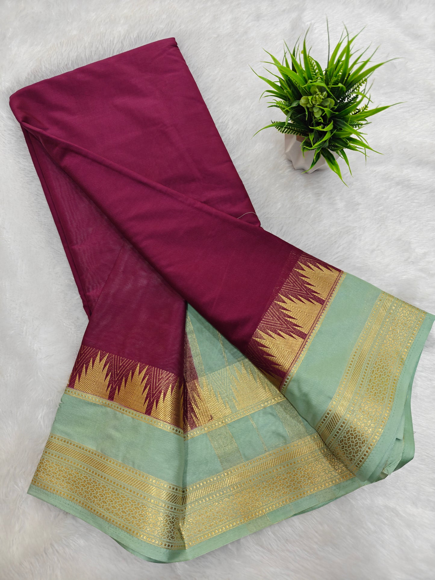 Crape temple border