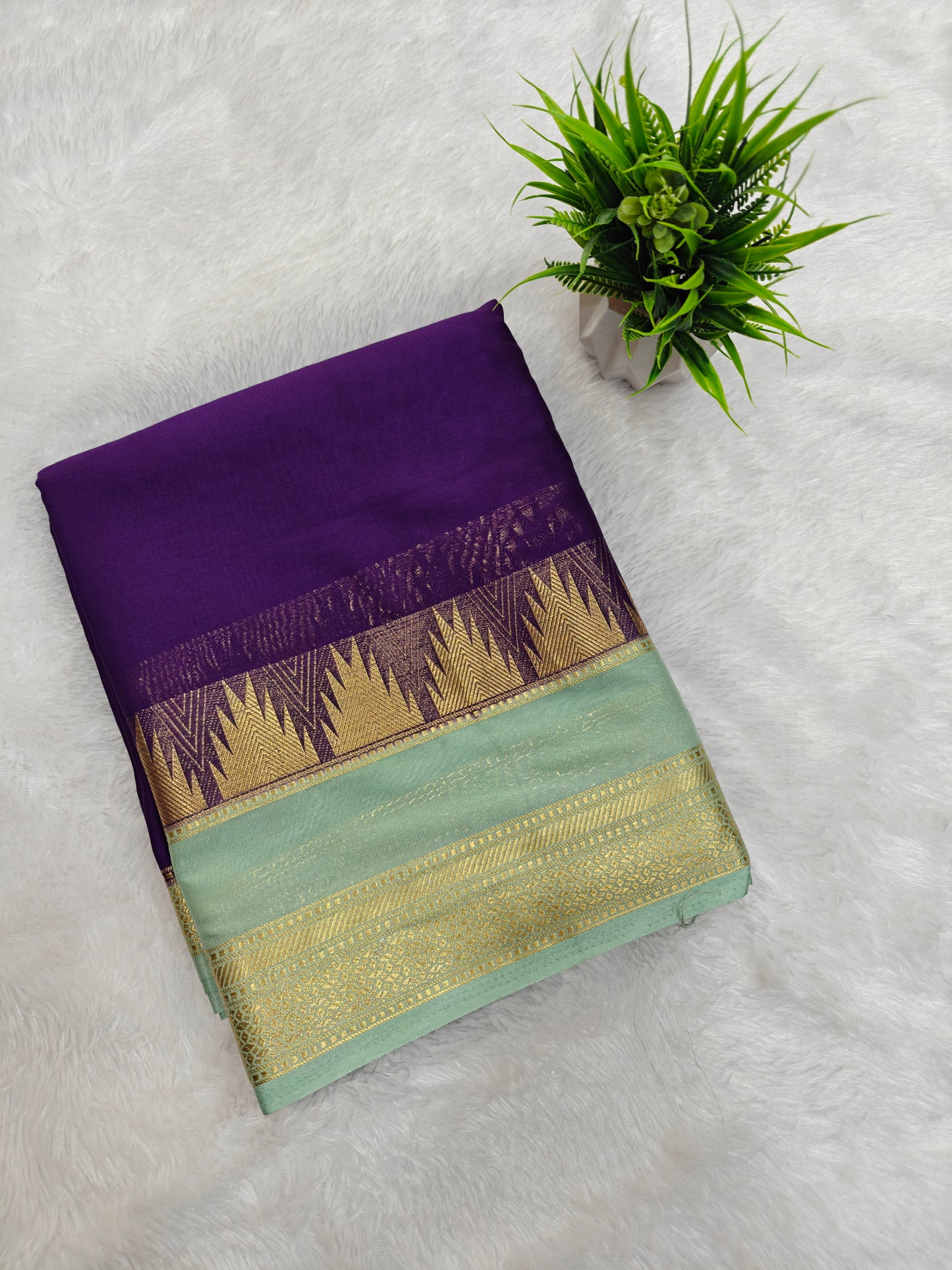 Crape temple border