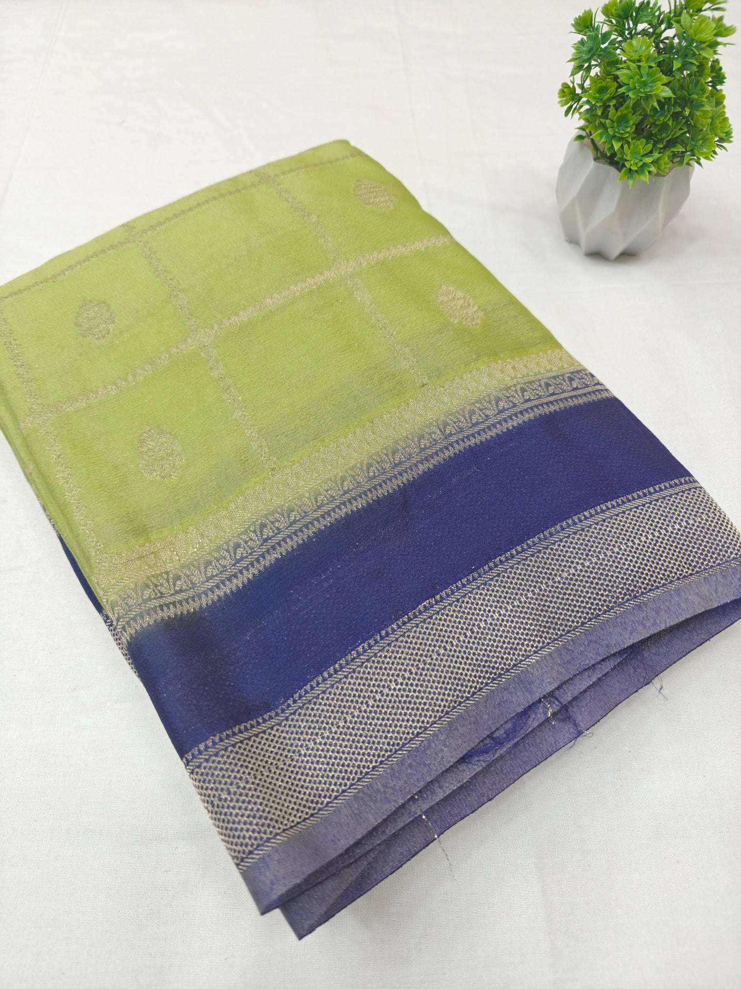 Varalaxmi Chex Butta Contrast