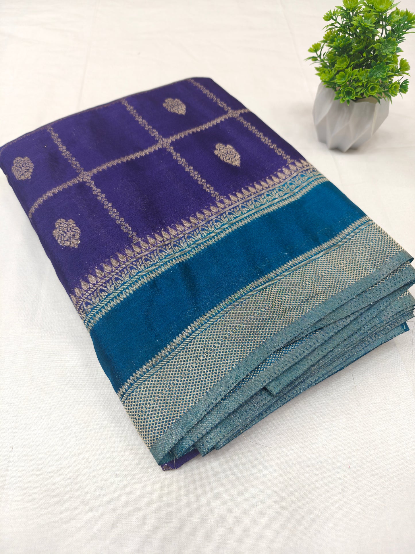 Varalaxmi Chex Butta Contrast