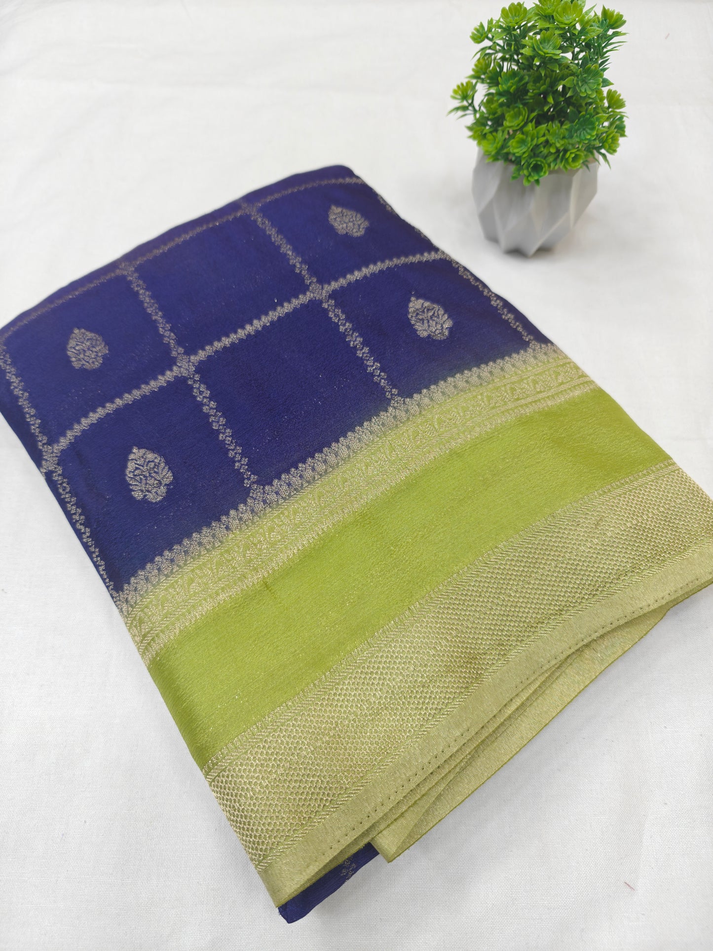 Varalaxmi Chex Butta Contrast