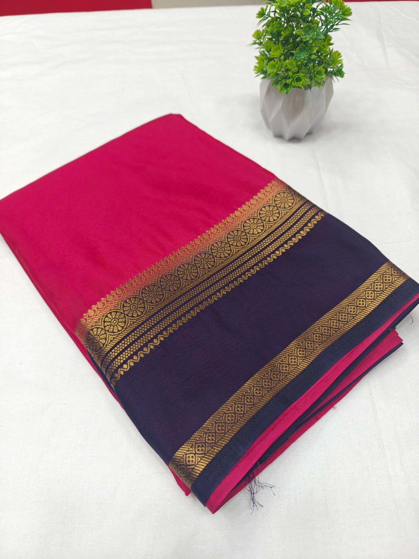 Crepe Plain kw Circle Border