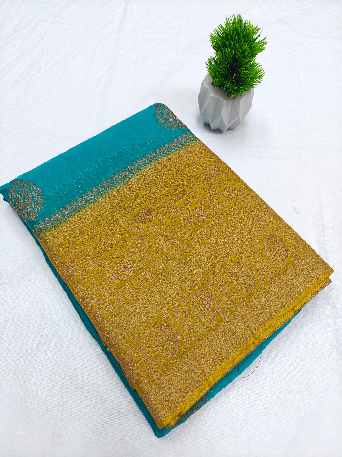 Khaddi Chinnon coco Butta