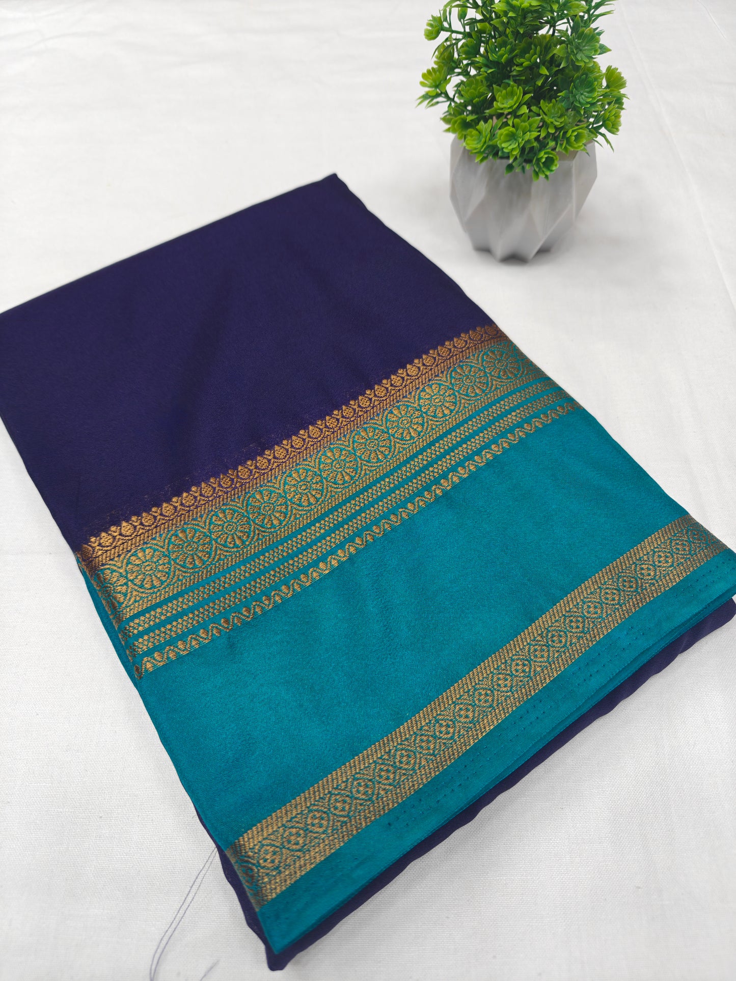 Crepe Plain kw Circle Border